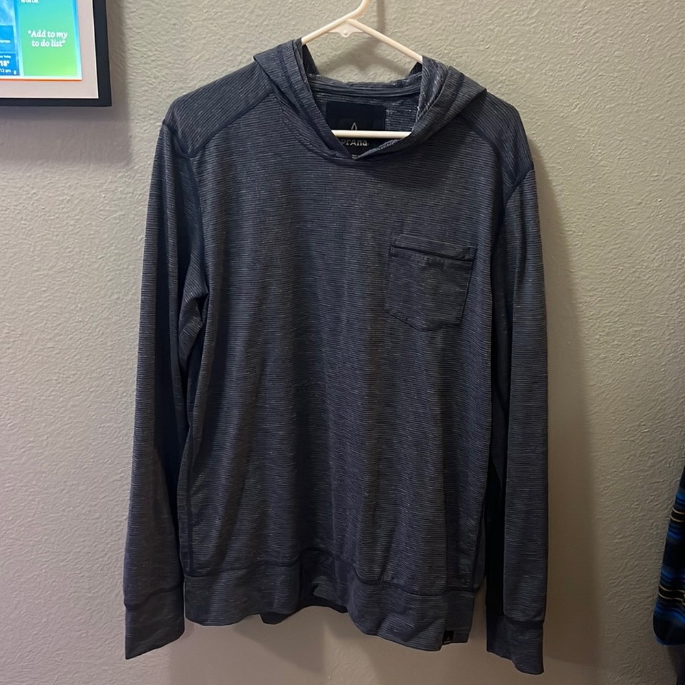 Lightweight prAna hoodie -large